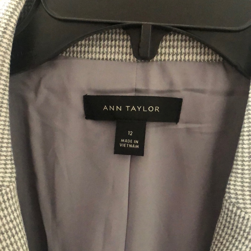 Ann Taylor light houndstooth blazer
